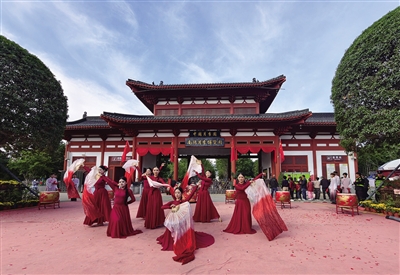 河南南阳：品文脉赏秋景 业态多元亮点纷呈
