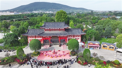 山河辽阔 灯火可亲