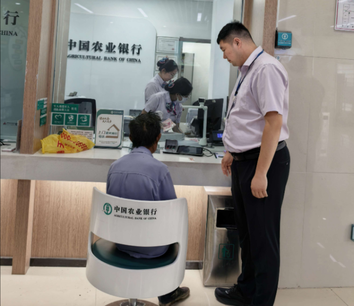 近十万元霉烂鼠咬残币顺利兑换 农行杞县中山支行暖心服务解难题