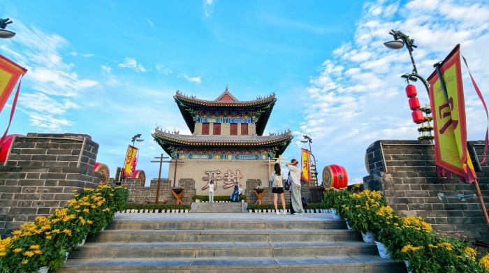 全域造景花满城 万菊飘香迎宾客