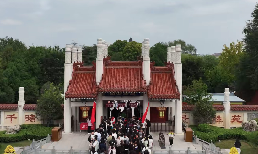 用心服务游客 善举温暖人心